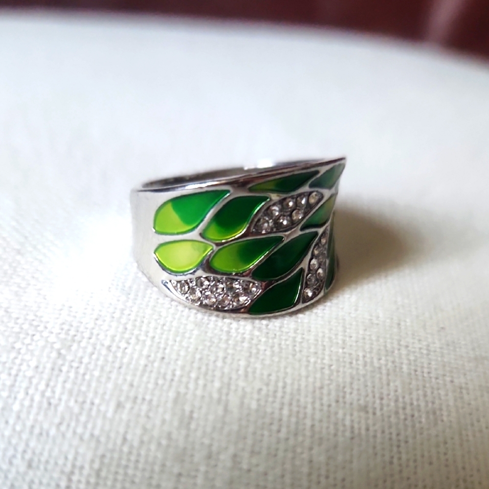 Elegant Green and Silver Ring